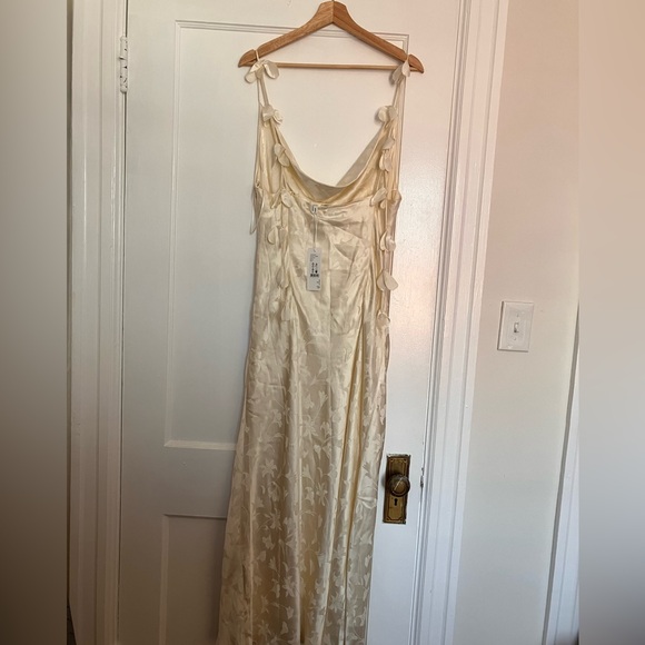 rotate bridal silk satin jacquard midi dress Shop Bridal silk satin jacquard midi dress on Sale at BeyondStyle Get 21% Off Bridal silk satin jacquard midi dress with Limited-Time Flash Deals, Exclusive Discounts, and Special Offers. Enjoy Unbeatable